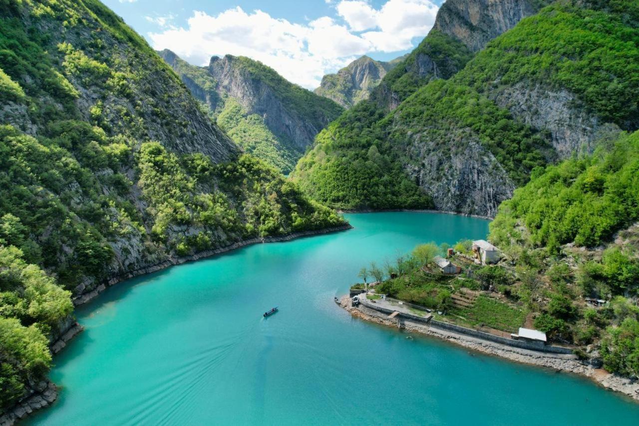 Neomalsore Agrotourism, Komani Lake Hotel Bagian luar foto