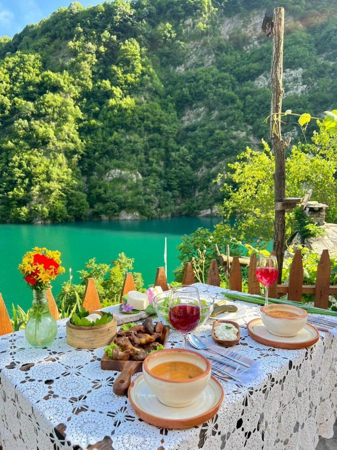 Neomalsore Agrotourism, Komani Lake Hotel Bagian luar foto