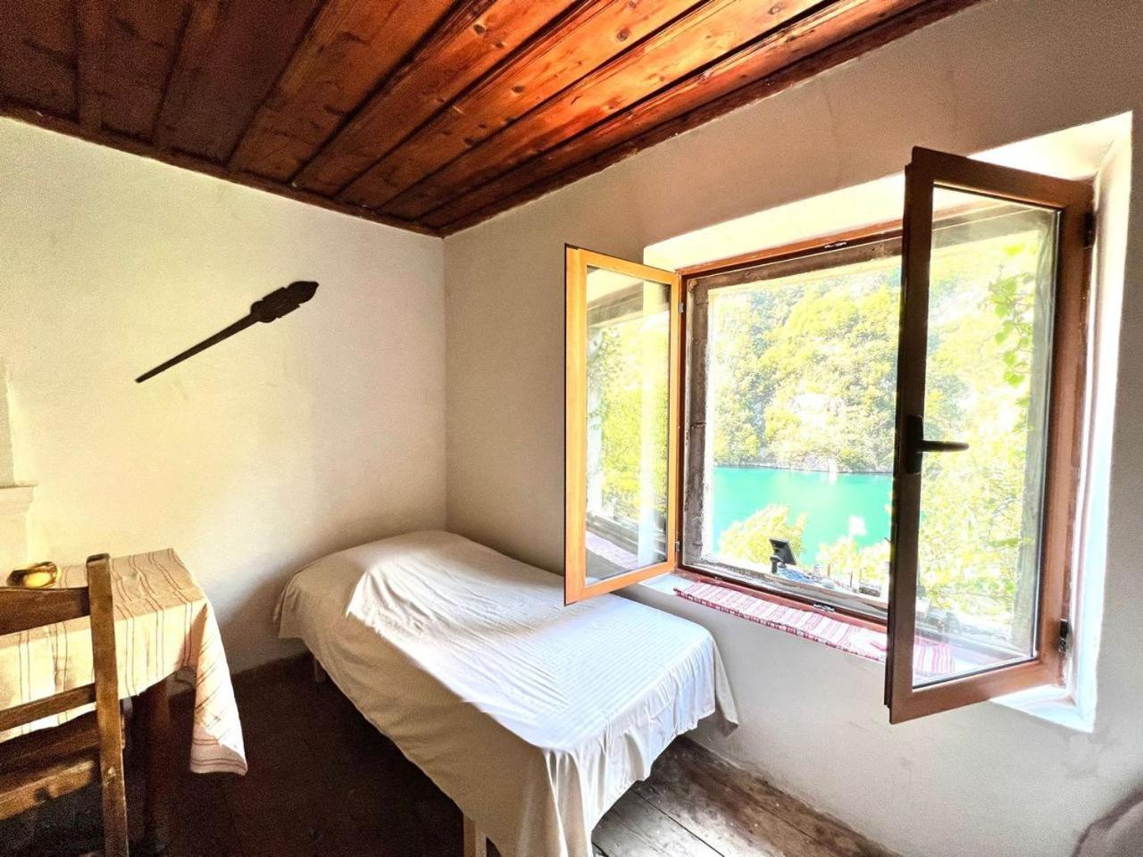 Neomalsore Agrotourism, Komani Lake Hotel Bagian luar foto